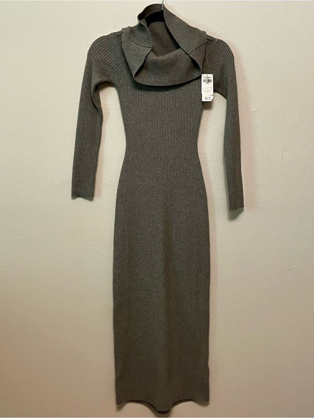Abercrombie & Fitch Off-Shoulder Ribbed Maxi Dress - Medium Gray